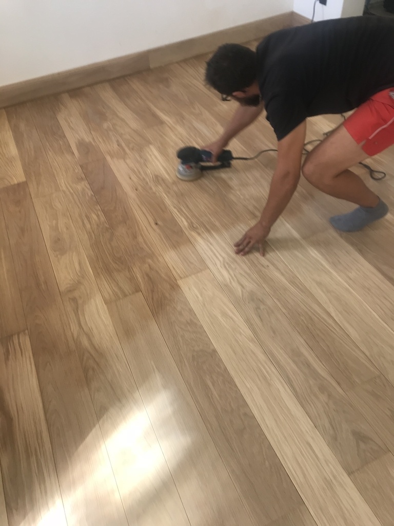 pose de moquette sur parquet